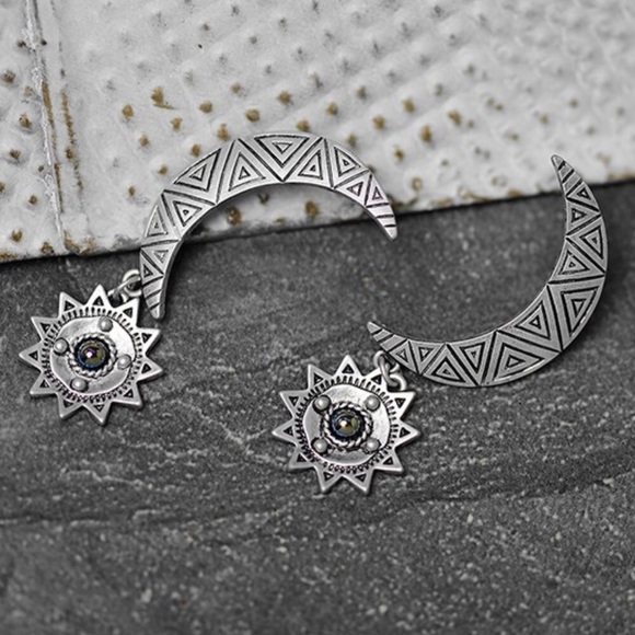 🌙Last pair!🌙Moon Goddess Earrings - Picture 5 of 8